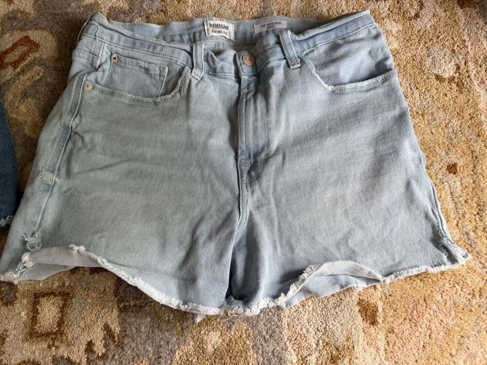 Kensie Vintage High Rise Raw Hem Denim Shorts Size 10/30